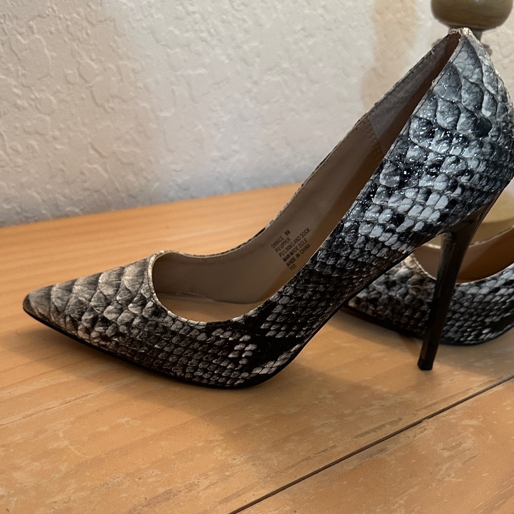 Elegant Snakeskin Patterned Stiletto Heels